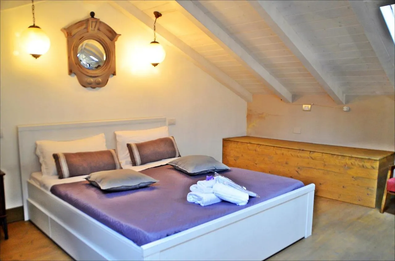Loveloft Cagliari 0*,  Italia